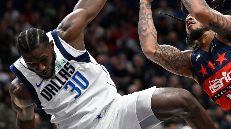 Mavericks re-sign center Cisse following reports of an offer sheet from Knicks