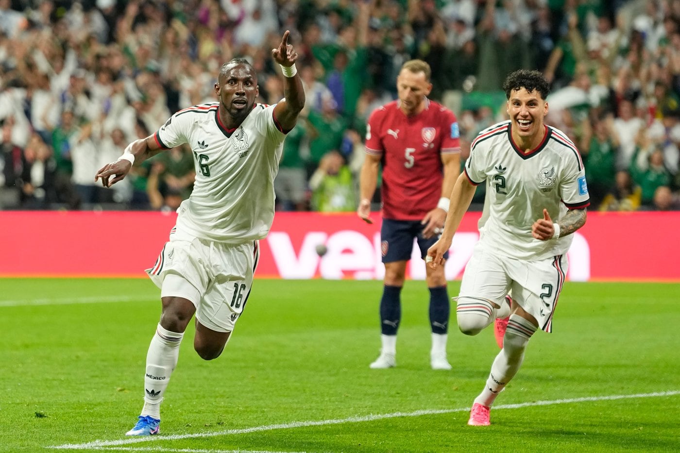 Mexico beats Czech Republic to win all three World Cup group-stage matches