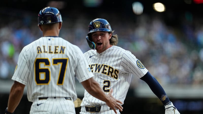 Yelich knocks home go-ahead run in eighth inning as Brewers defeat Twins