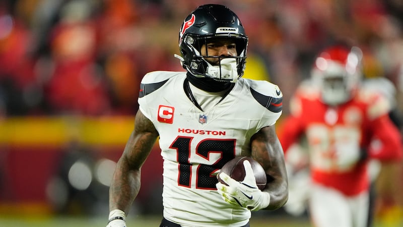 Texans give star WR Collins raise in reworked deal