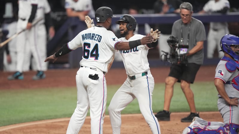 López homers, has another multi-hit game to lift Marlins over Rangers