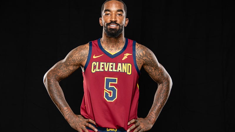Two-time NBA champ J.R. Smith earns college degree at age 40