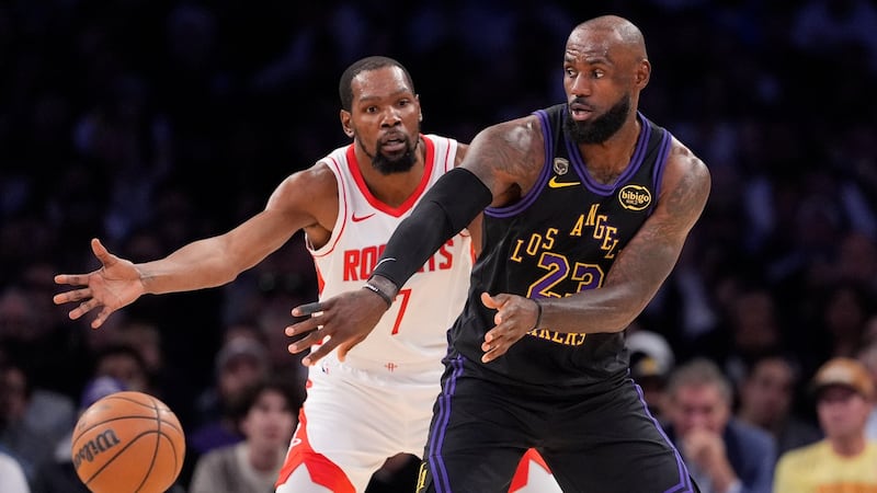 LeBron scores 28, leads short-handed Lakers past Durant’s Rockets for 2-0 series lead