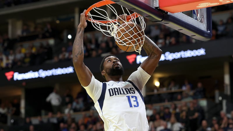 Report: Mavs extend Marshall on three-year, $52.2M deal