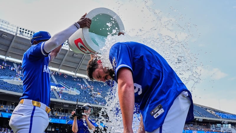 Pasquantino, Perez homer as Royals win to knock Blue Jays out of playoff position