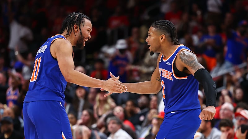 Towns has triple-double as Knicks beat Hawks to tie series at 2-2