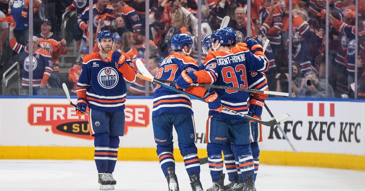 Ca Uez McDavid, Hyman both score twice as Oilers rout Stars in Game 3 of ...