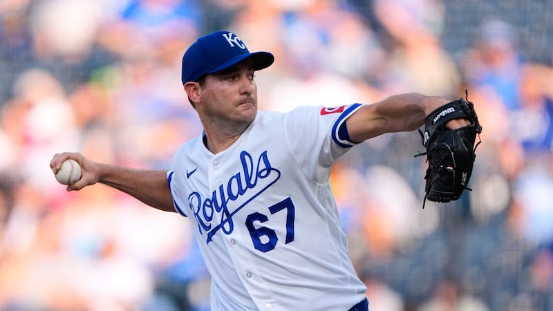Royals’ Lugo leaves game after taking line drive to the head