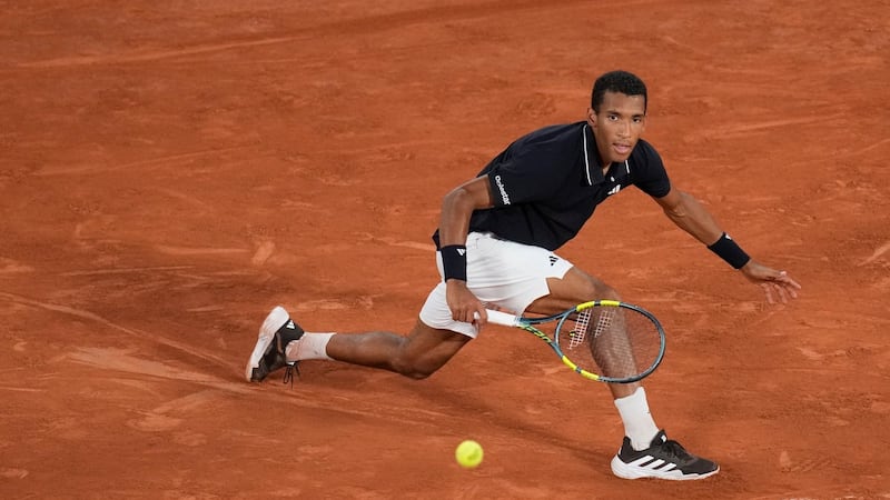Auger-Aliassime advances to fourth round at Roland-Garros; Mboko eliminated by Keys
