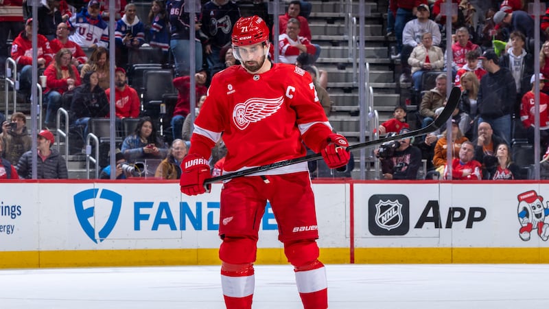 Ice Chips: Larkin (UBI) skates at Red Wings practice