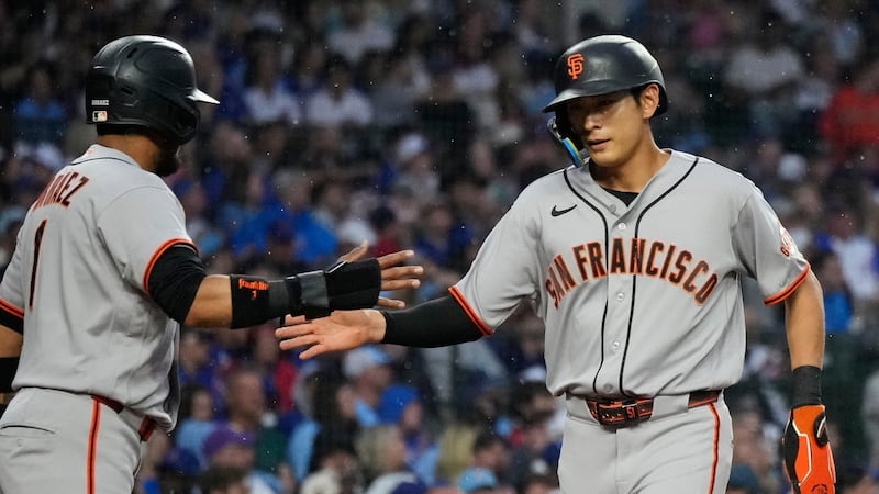 Chapman’s 10th-inning single gives Giants win over Cubs
