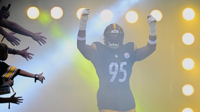 Steelers invest in DT Benton, signing him to five-year deal