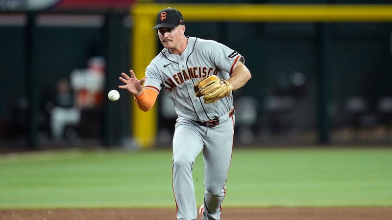 Giants 3B Chapman leaves game with abdominal strain, set for MRI Wednesday