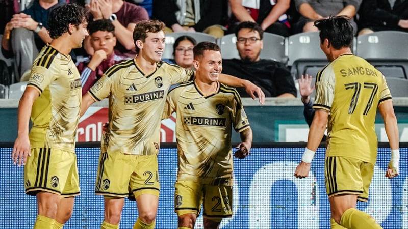Becher and Ostrak each score late in second half, St. Louis beats Red Bulls