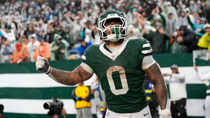 Allen has late 22-yard TD run and Jets’ defence, special teams come up big in win over Browns