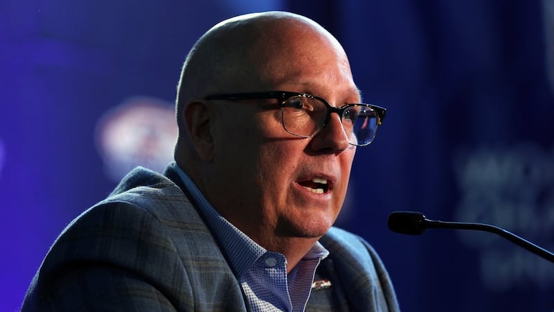 Minnesota AD Coyle announces decision to part ways with men’s hockey coach Motzko