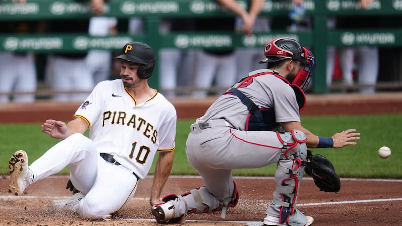 Reynolds, Lowe, Yorke each drive in two runs, Pirates beat Red Sox after delay