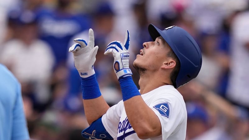 Dodgers get better of Giants’ bullpen in win to sweep three-game series