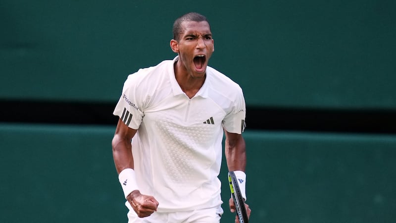 Auger-Aliassime returns from injury with win over Tsitsipas in Cincinnati, Fernandez falls to Wang