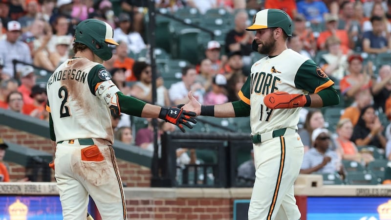 Henderson hits 100th career homer to help Orioles beat Padres