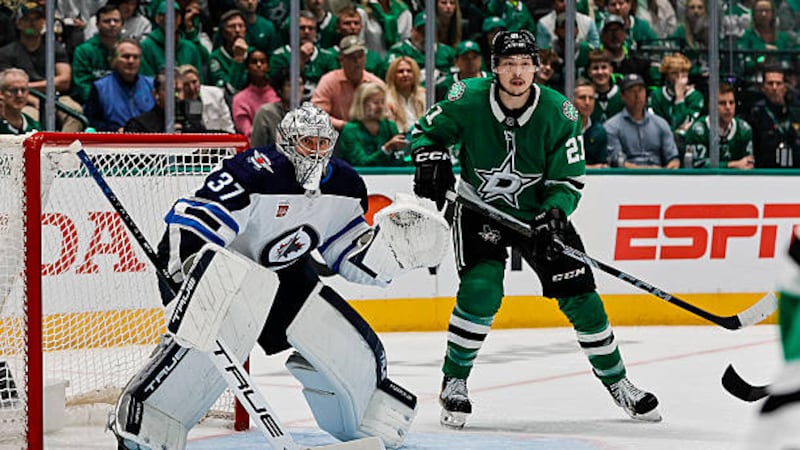 Early Trading: Dreger on Oilers hiring Babcock plus potential moves for Hellebuyck, Robertson