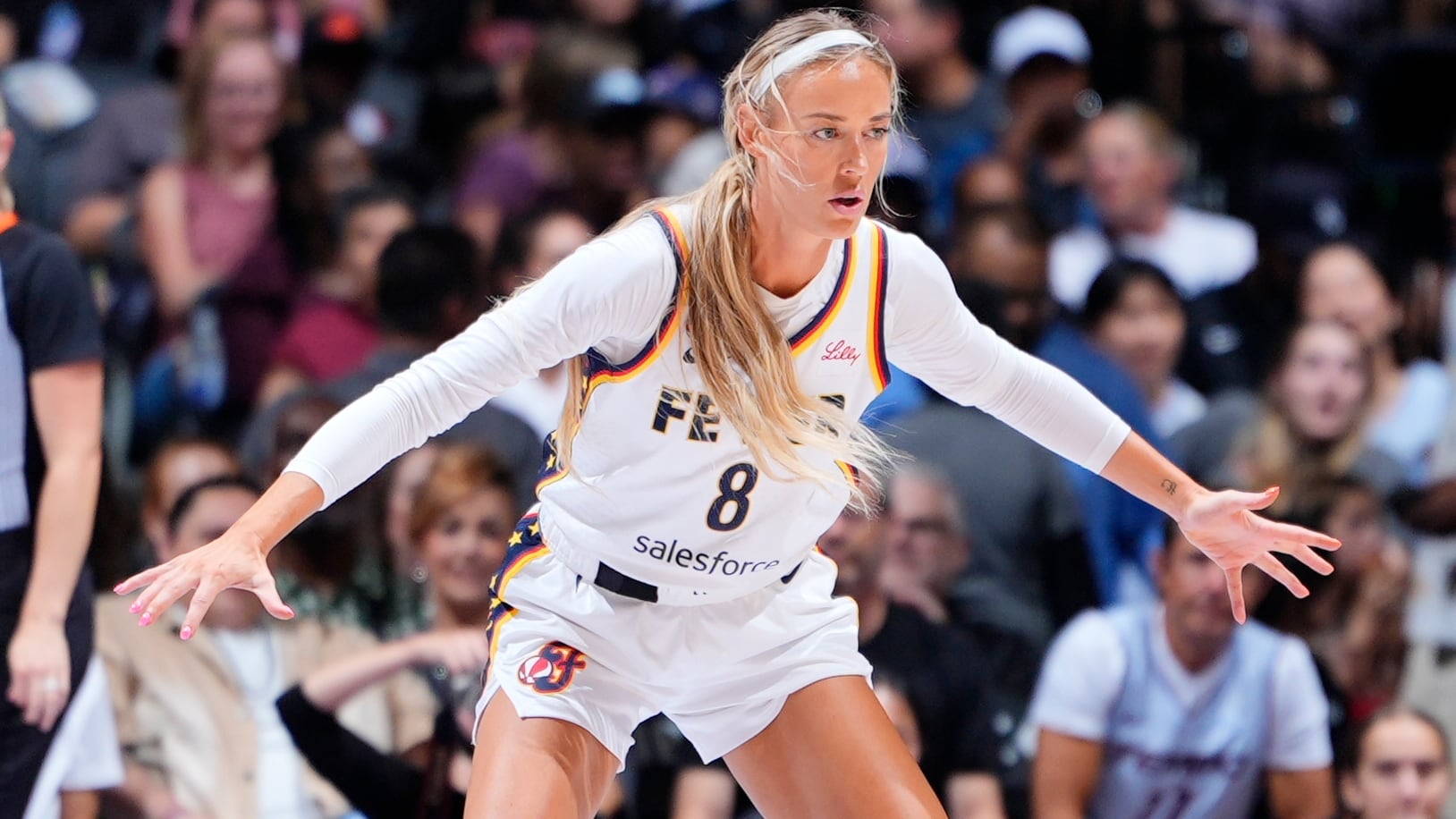 Indiana Fever reserve Sophie Cunningham draws boos at Toronto Tempo game