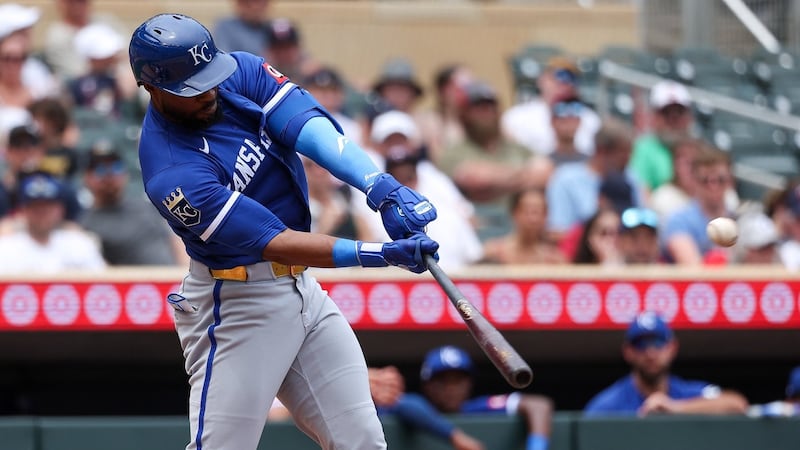 Royals hold off Twins after star shortstop Bobby Witt Jr. exits with sore knee