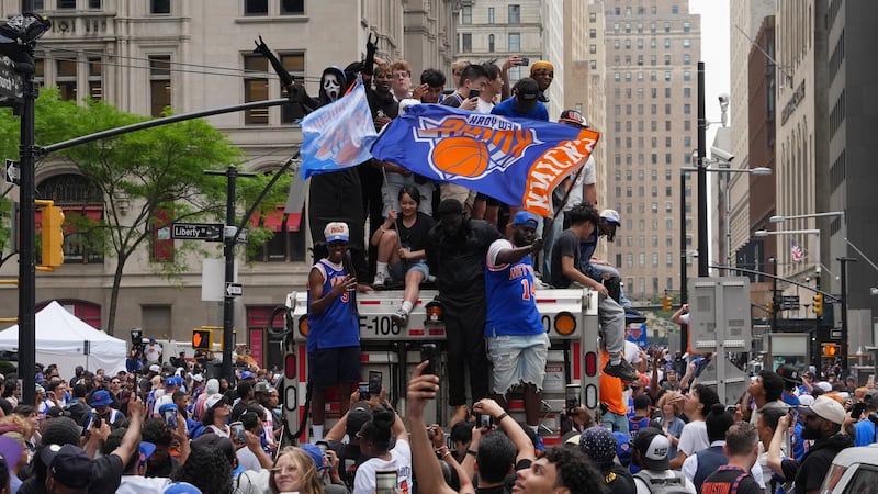 New York celebrates Knicks title with ticker-tape parade