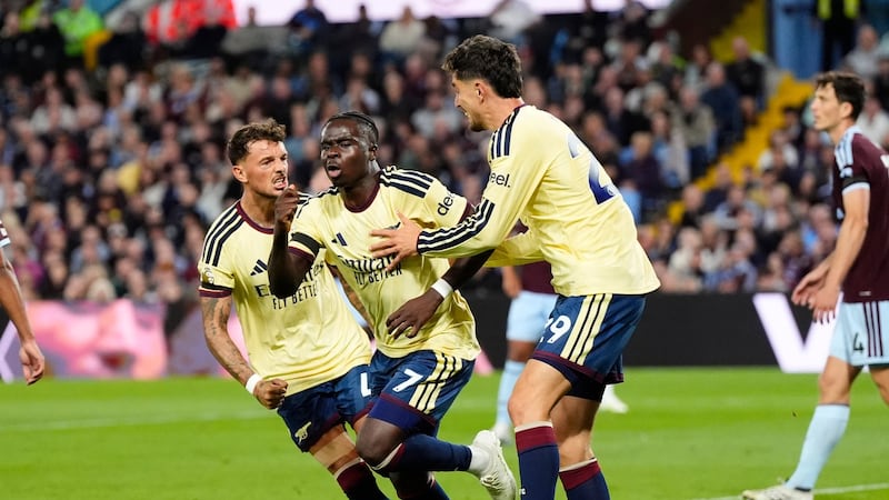 Saka makes the difference as Arsenal down Villa to maintain winning start