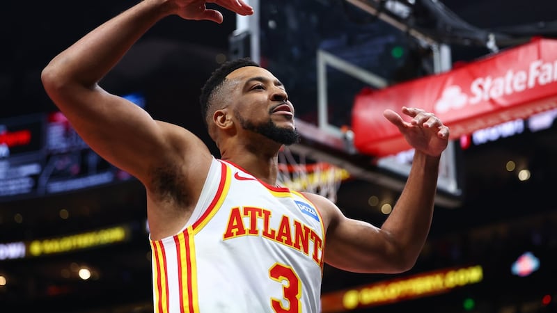 McCollum stays with Hawks on one-year, $21M extension