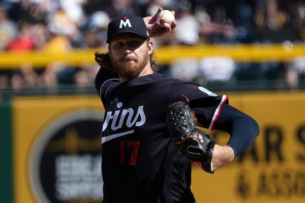 Twins put RHP Ober on 15-day IL with right elbow inflammation