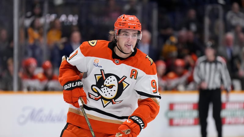Flyers sign Ducks RFA Carlsson to five-year offer sheet at NHL-high $18M AAV