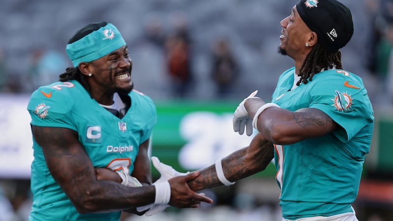 Willis sparks Dolphins’ first win, holding off late Jets rally