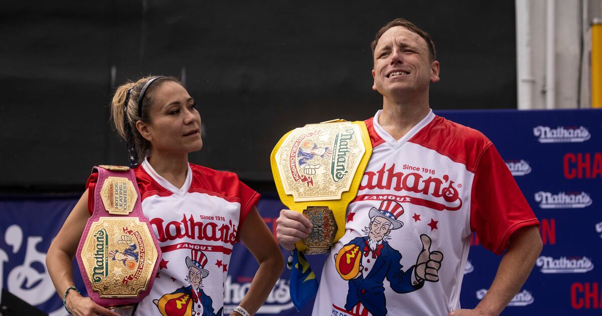 Joey Chestnut wins eighth straight Nathan's Famous hot dog contest