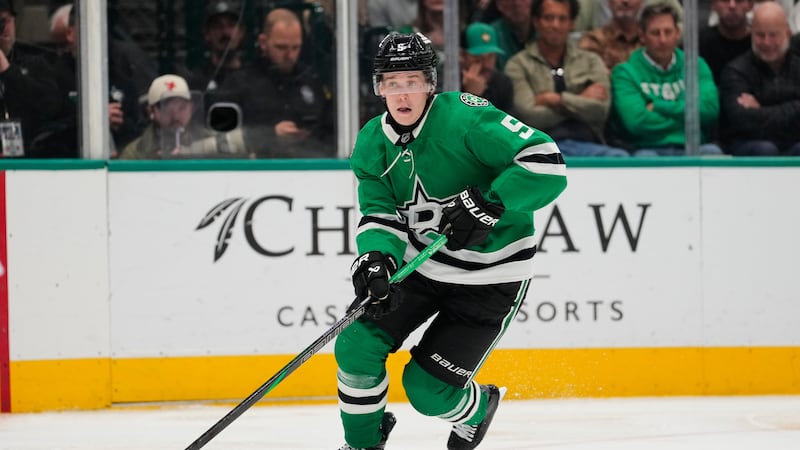 Stars sign D Lundkvist to two-year, $3.5 million extension