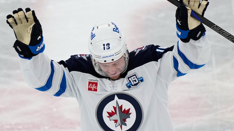 Three-time Stanley Cup winner Toews announces retirement