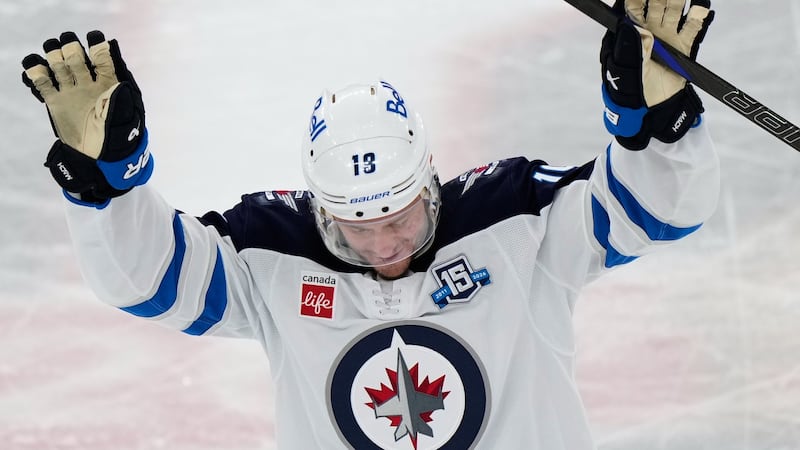 Toews confirms retirement after 16 NHL seasons, three Stanley Cups