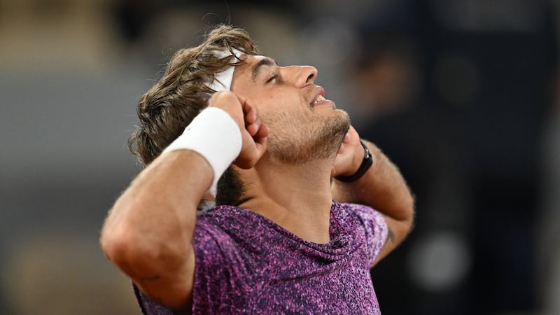 Cobolli ensures an Italian man will reach the Rolland Garros final despite Sinner’s loss
