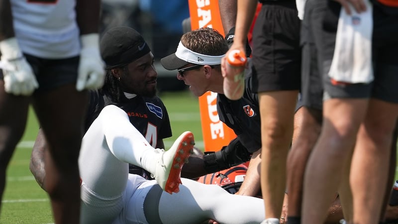 Bengals’ Stewart carted off with left leg injury
