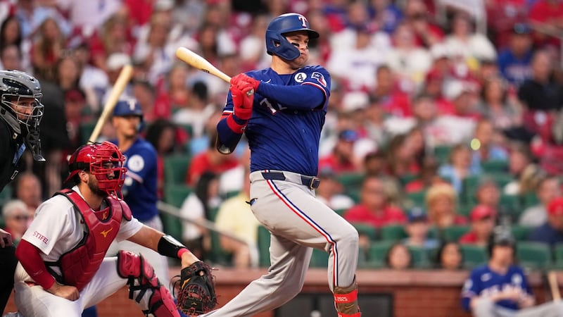 Pederson’s ninth-inning single leads Rangers past Cardinals for fifth straight win