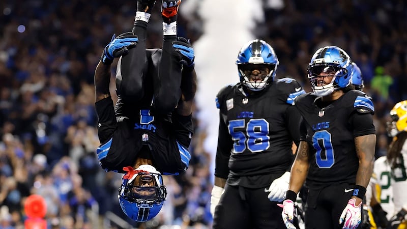 Bates kicks 22-yard FG as time expires to give Lions win over Packers