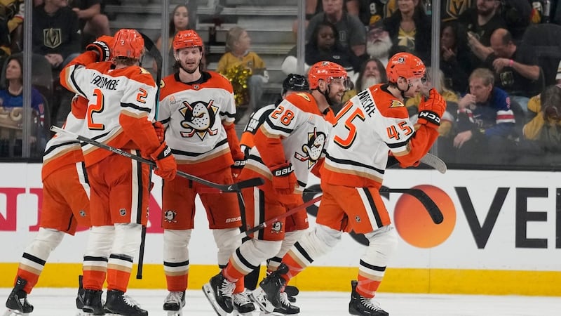 Ducks beat Golden Knights, send series back to Anaheim at 1-1