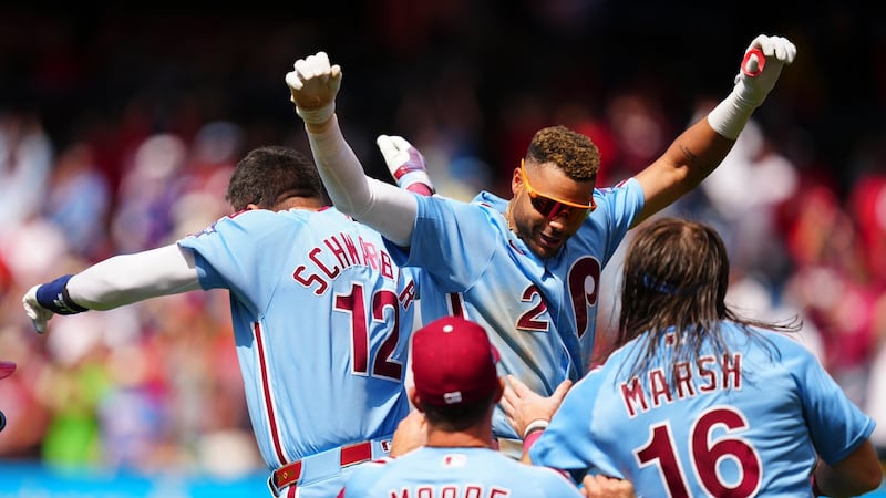 Phillies rally in ninth inning to beat Giants in first game of doubleheader