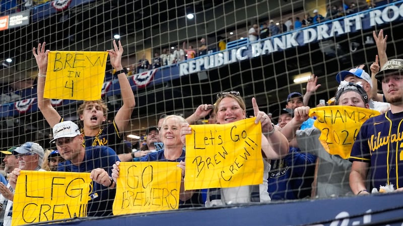 Brewers fans flock to the Trop, eager to celebrate franchise’s first World Series title