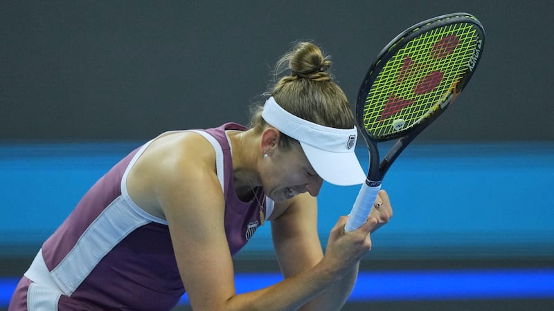 Mertens beats Swiatek to set up semifinal against Qinwen in China Open