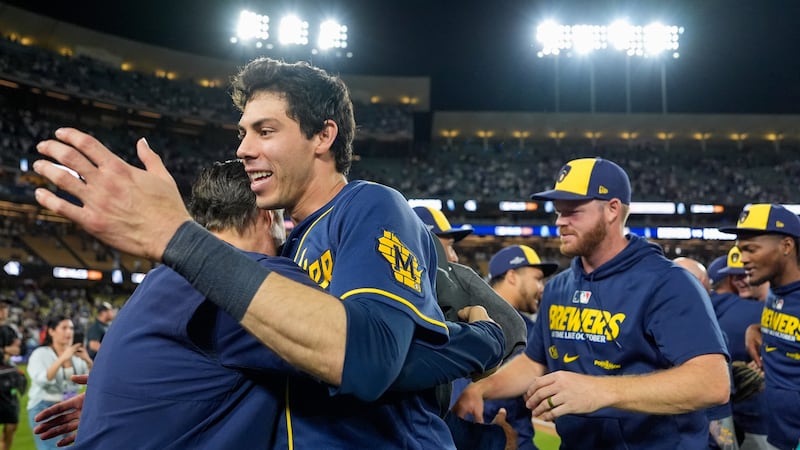 Yount, others from Milwaukee’s 1982 World Series team hope the Brewers finally win it all