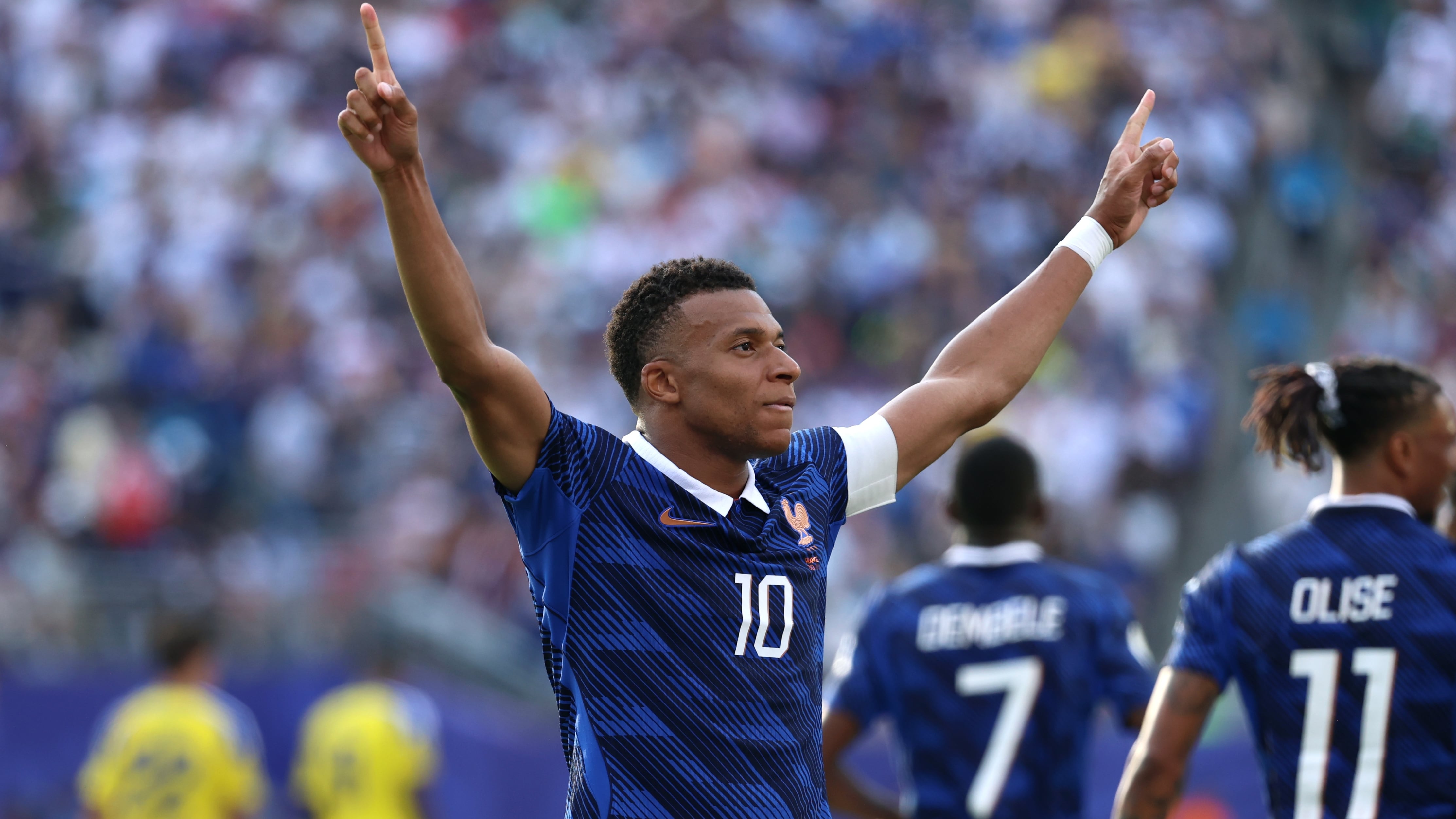 Mbappé scores twice to tie Messi for World Cup lead with six goals, France