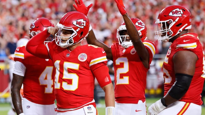 Mahomes looks healthy, Walker runs all over Broncos in Chiefs’ victory