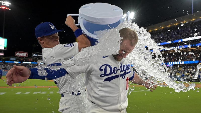 Must See: Max Muncy completes hat trick of HRs to walk it off for the Dodgers