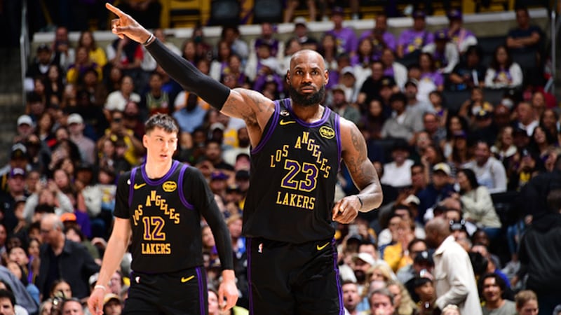 NBA: Suns 73, Lakers 101